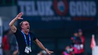 Ekspresi pelatih&nbsp;Persija Jakarta, Thomas Doll, dalam pertandingan pekan ketujuh BRI Liga 1 2023/2024 melawan Borneo FC yang berlangsung di Stadion Patriot Candrabhaga, Bekasi, Rabu (9/8/2023). (Bola.com/Bagaskara Lazuardi)