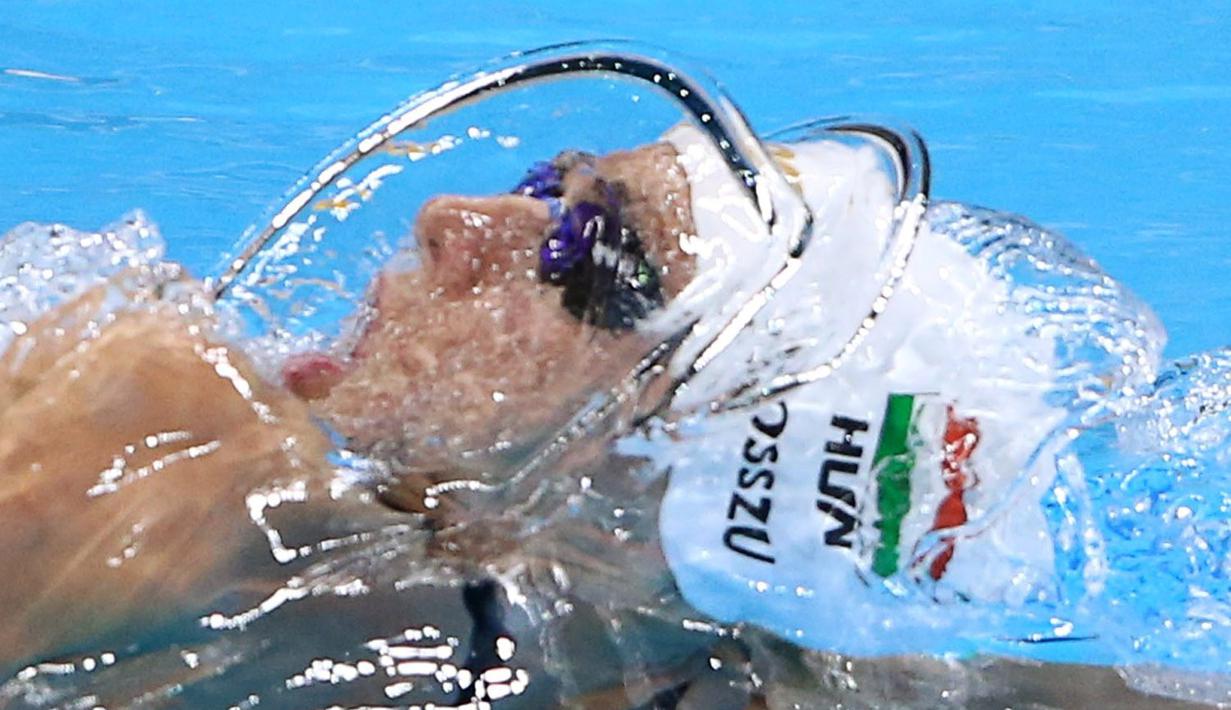 Perenang Hungaria, Katinka Hosszu, saat beraksi di final 100m gaya punggung putri Olimpiade Rio 2016 di Olympic Aquatics Stadium, Rio de Janeiro, Brasil, (8/8/2016). (Reuters/Marcos Brindicci)
