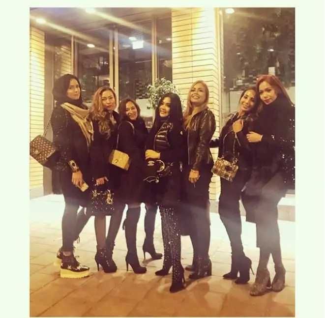 Syahrini berkumpul dengan teman-temannya di Belanda (Foto: Instagram)
