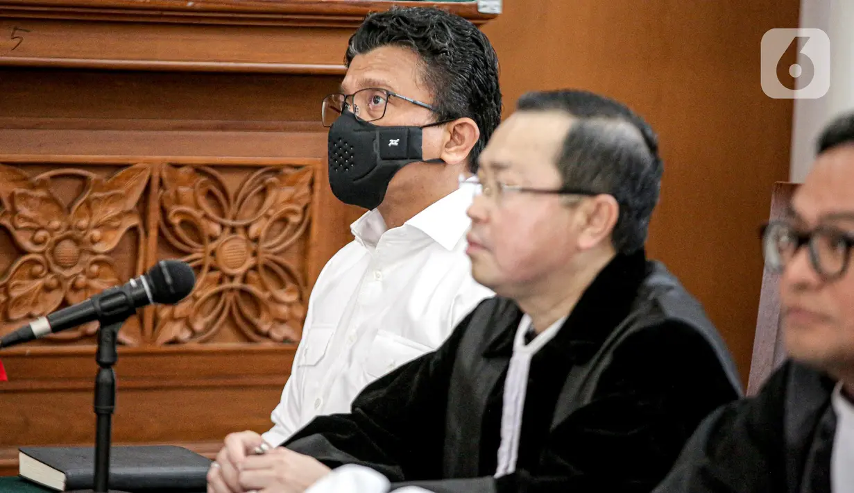 Terdakwa kasus pembunuhan Brigadir Yosua Hutabarat atau Brigadir J, Ferdy Sambo mengikuti sidang lanjutan di PN Jakarta Selatan, Jakarta, Selasa (22/11/2022). Sejumlah ajudan juga dihadirkan dalam sidang karena pihak Jaksa Penuntut Umum diminta konfirmasi terkait barang bukti senjata api. (Liputan6.com/Faizal Fanani)