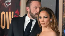 Melansir laman TMZ, Rabu (21/8/2024), dalam dokumen hukumnya tertulis jika J.Lo dan Ben telah berpisah sejak 26 April 2024. Lebih lanjut disebutkan jika perceraian itu diajukan langsung oleh J.Lo tanpa melalui pengacara. (Robyn BECK / AFP)