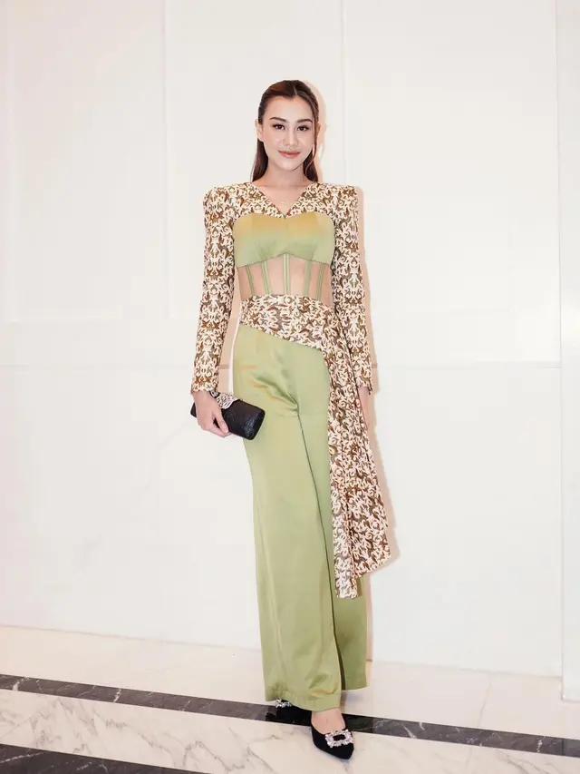 6 Gaya Kompak Aurel Hermansyah dan  Aaliyah MassaidKenakan Kebaya Hijau, Saudara Ipar Rasa Kandung