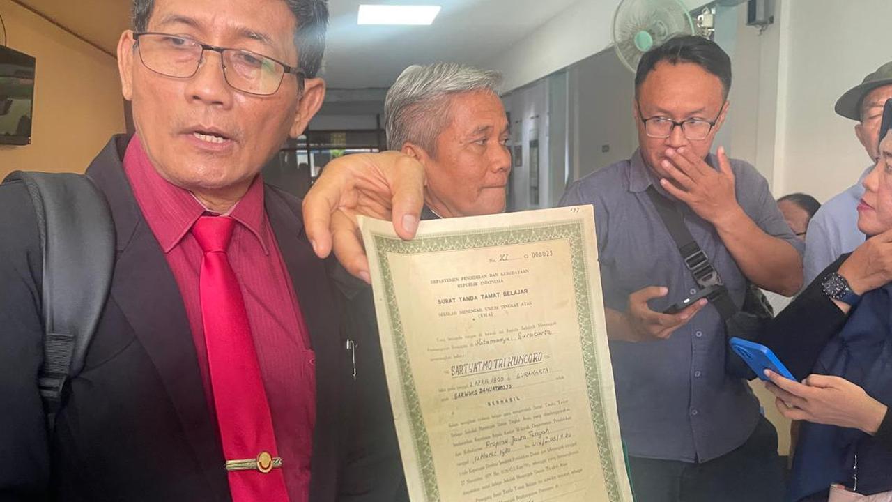 Pria Mengaku Teman SMA Jokowi Tiba-Tiba Datang dan Intervensi Sidang Kasus Ijazah