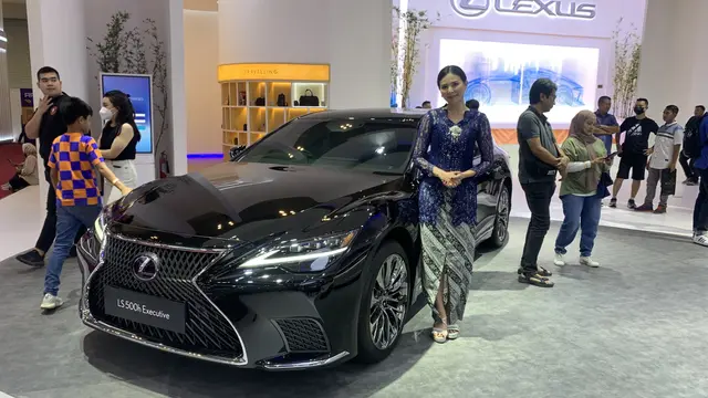 Gunakan Baju Adat, SPG GIIAS 2023 Turut Memeriahkan Hari Raya Kemerdekaan
