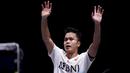 Pebulu tangkis tunggal putra Indonesia, Anthony Sinisuka Ginting merayakan kemenangan atas pebulu tangkis Denmark, Victor Axelsen pada laga perempat final All England 2024 di Utilita Arena Birmingham, Inggris, Jumat (15/03/2024). (AP Photo/PA/Bradley Collyer)