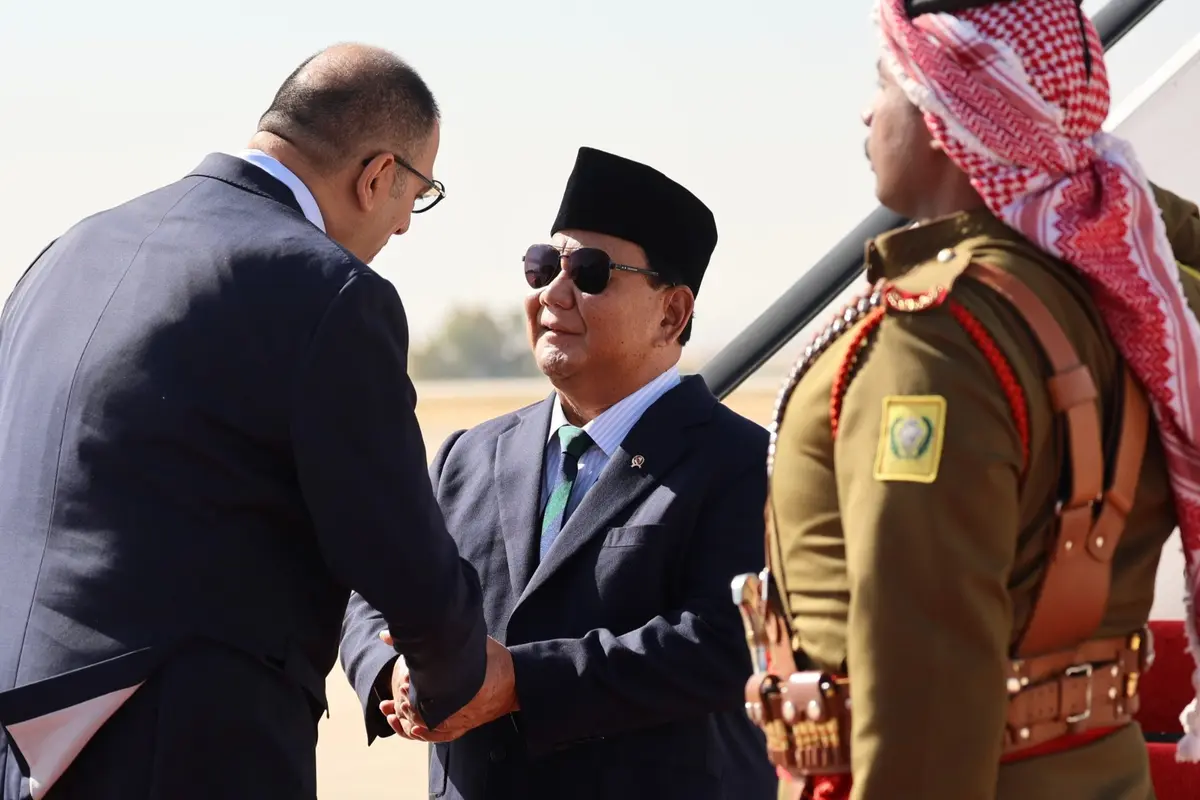 Menteri Pertahanan (Menhan) RI Prabowo Subianto tiba di Bandara International Queen Alia, Yordania, Senin (10/6/2024).