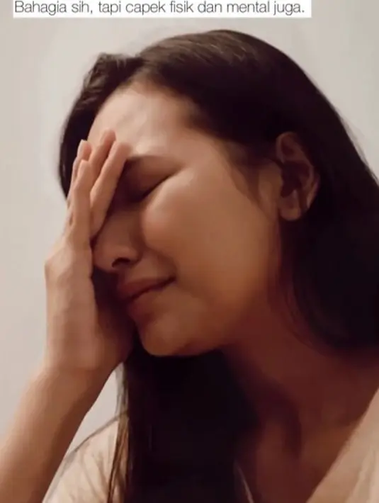 <p>Indah Permatasari bersama buah hati. [Instagram/indahpermatas]</p>