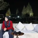 Gaya Hijab Anti-goyang Salma Salsabil di Prambanan Jazz Festival 2026