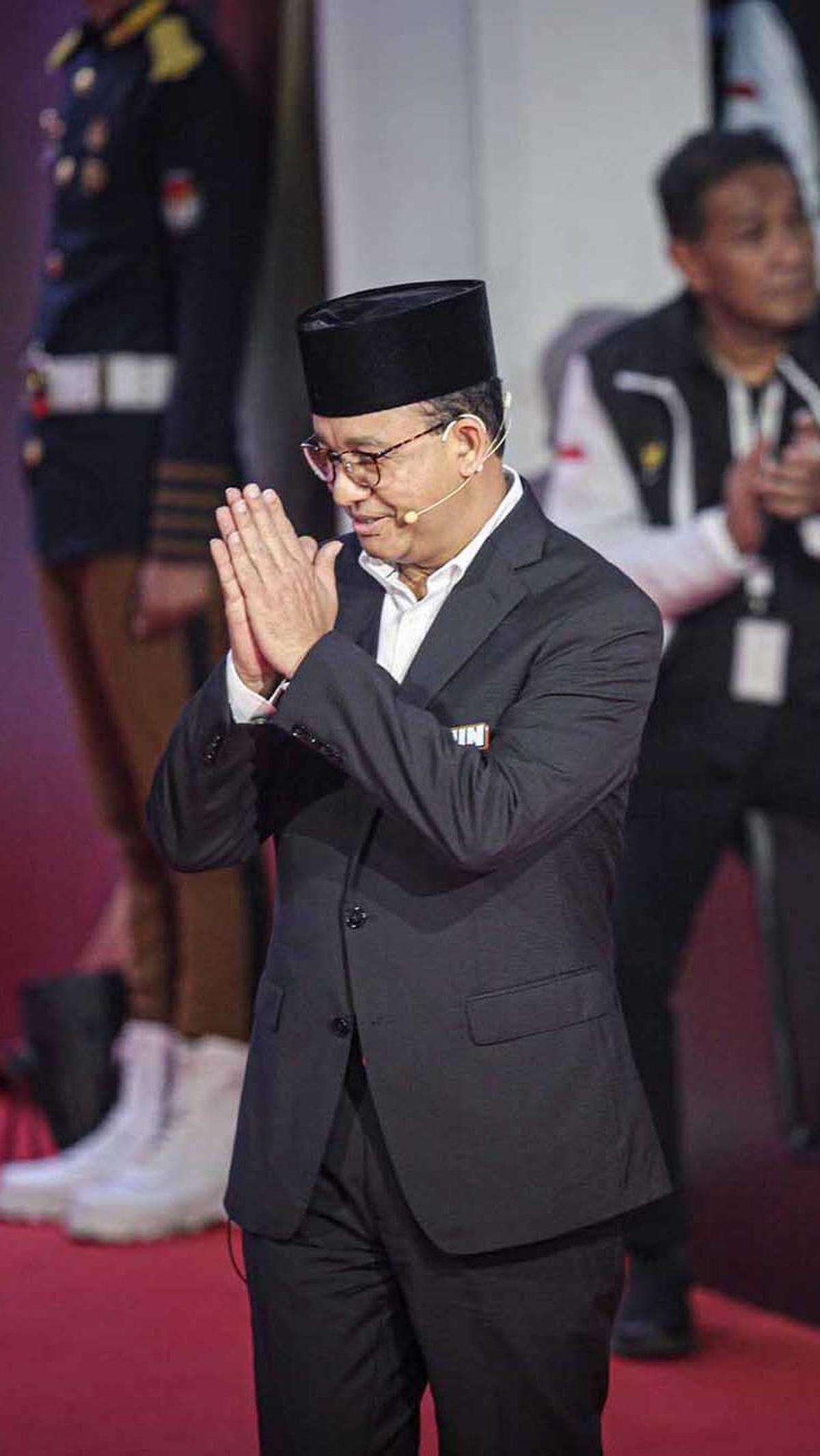 Menurut Anies, kondisi hukum di Indonesia hari-hari tidak boleh terus terjadi. Maka ia mengajukan untuk mengembalikan hukum untuk tegak kepada semua pihak.