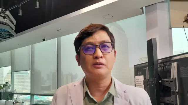 Dokter spesialis bedah onkologi, Amir Juliansyah dari RS EMC Pekayon Bekasi, bicara tentang deteksi dini kanker payudara.