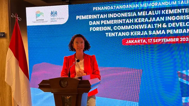 Menteri Pembangunan, Perempuan dan Kesetaraan Inggris Anneliese Dodds dalam kunjungannya ke Kantor Bappenas, Jakarta, Selasa (17/9/2024). (Liputan6.com/Benedikta Miranti)