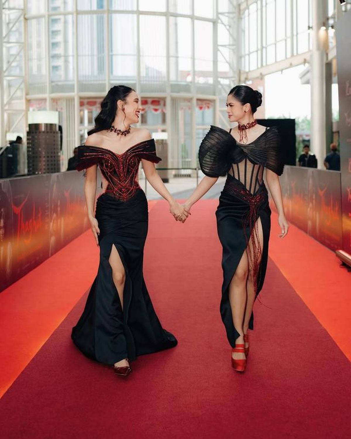 11 Potret Yasmine Napper Pakai Gaun, Selalu Elegan dan Memikat