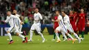 Para pemain Chile merayakan kemenangan setelah mengalahkan Portugal pada semifinal Piala Konfederasi 2017 di Arena Kazan, Rusia, (28/6). Chile mengalahkan Portugal 3-0 lewat adu penalti. (AP Photo / Pavel Golovkin)