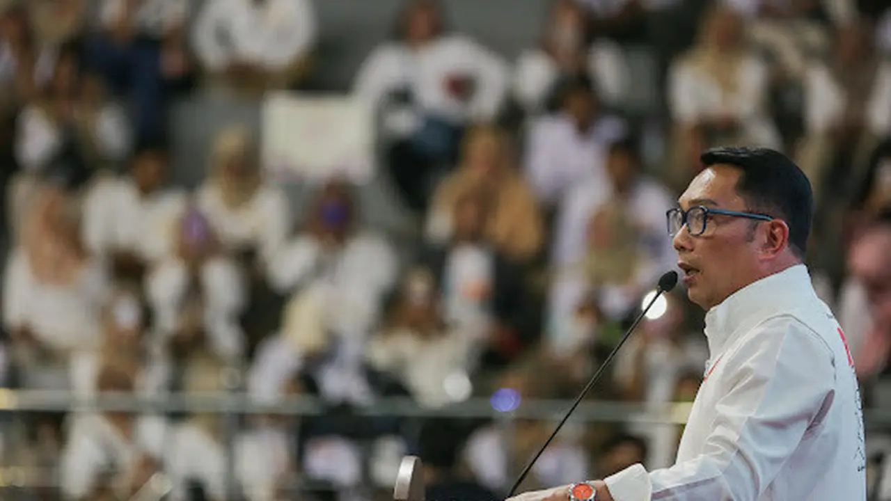 Calon Gubernur dan Wakil Gubernur Jakarta Ridwan Kamil-Siswono menggelar doa bersama dengan ratusan anak yatim dan ribuan kader serta simpatisan Partai Gerindra di Gelanggang Remaja Jakarta Utara (GRJU) di Tanjung Priok, Jakarta Utara, Sabtu (23/11/2024).