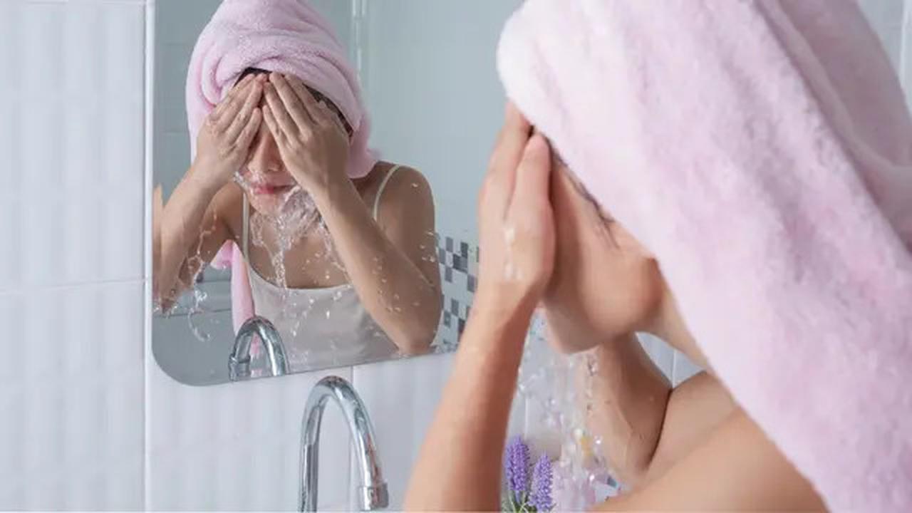 Tips Membersihkan Wajah untuk Kulit Sensitif, Cegah Iritasi dan Kemerahan