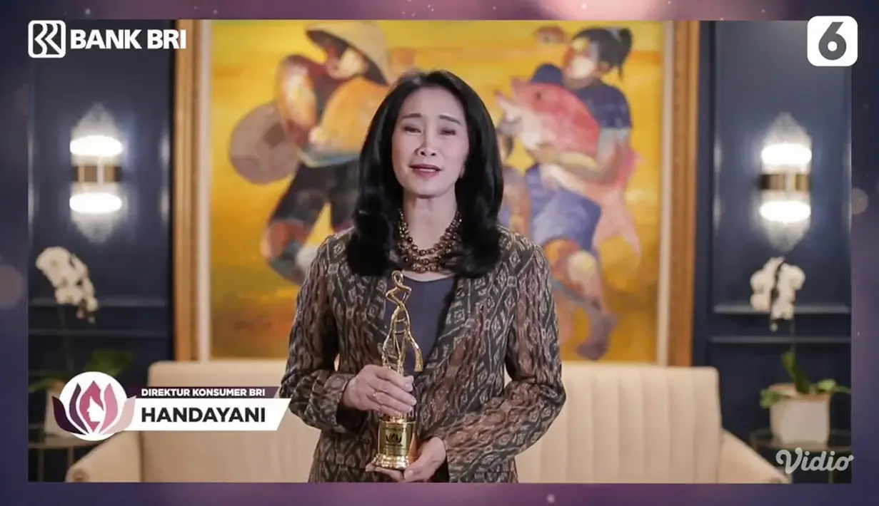 Perwakilan KPR BRI, Direktur Konsumer BRI Handayani sebagai Brand Penyedia Solusi di Tengah Pandemi, memberikan sambutan pada acara Anugerah Perempuan Hebat 2021 yang digelar secara daring oleh Liputan6.com. (Liputan6.com)