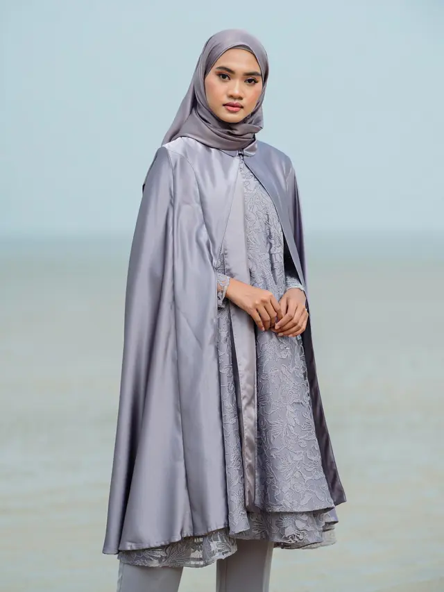 Gamis A-Line Kombinasi Cape Brokat