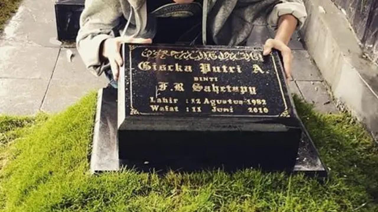 6 Potret Kenangan Gisca Putri Anak Dewi Yull dan Buah Hatinya, Meninggal di Usia 28 Tahun