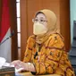 Plt. Direktur Jenderal IKMA Kementerian Perindustrian, Reni Yanita memberikan sambutan pada acara penyerahan Sertifikat SNI Cangkul kepada PT. Mekarmaju Jaya Abadi dan PT. Indobaja Primamurni. (Dok Kemenperin)