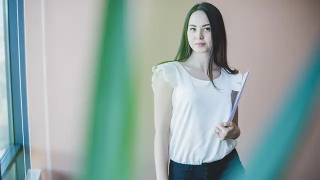 wanita november citra diri