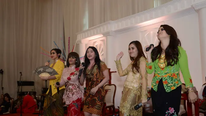 Julia Perez dan Dewi Perssik