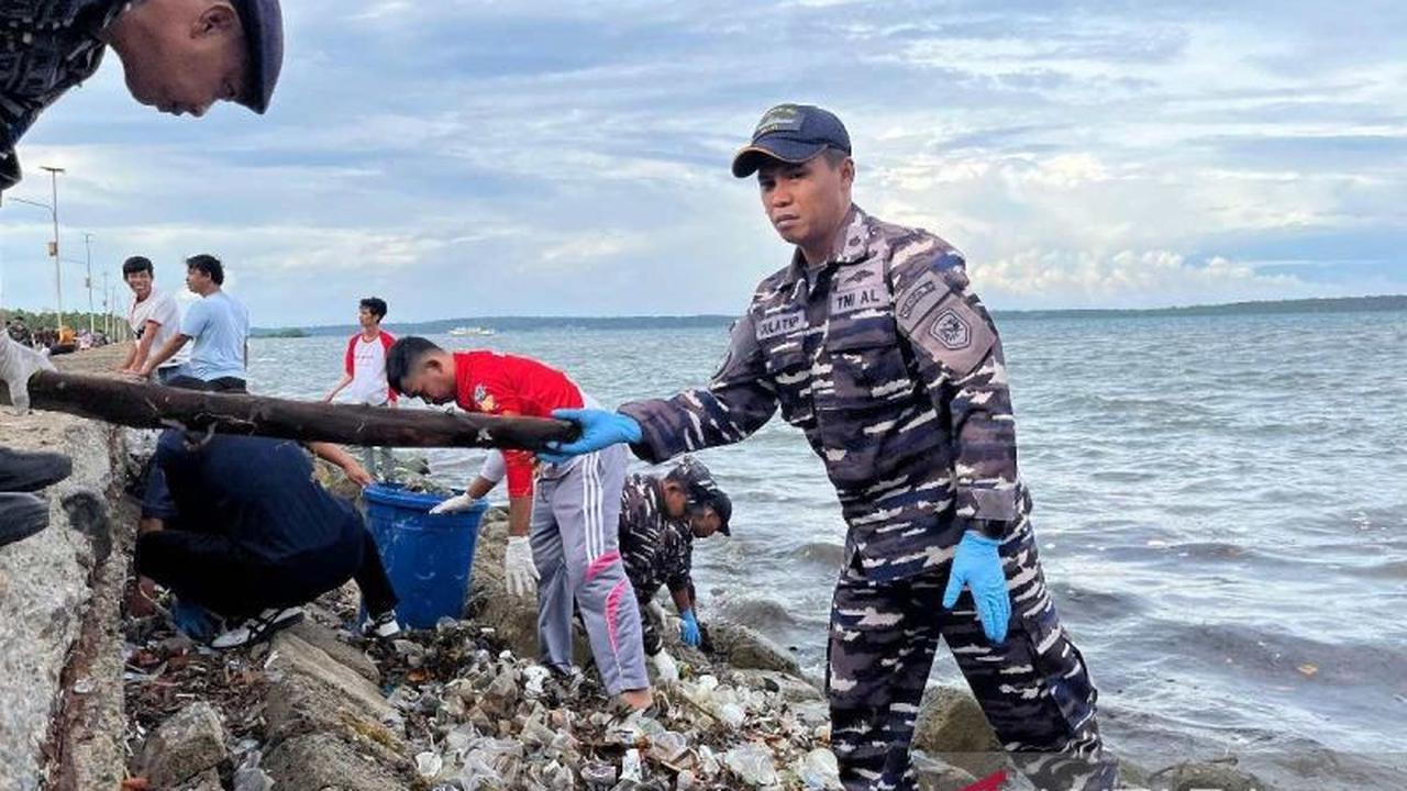 Kodaeral VI Bersihkan Pantai Selayar, Wujudkan Program Indonesia ASRI Jaga Lingkungan Maritim