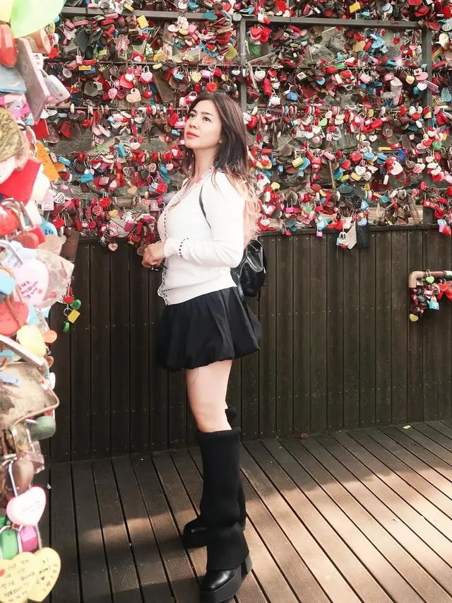 Potret Cantik Felicya Angelista Cari Gembok Cinta di Korea Selatan, Dikira Idol KPop dengan Rambut Dua Warna