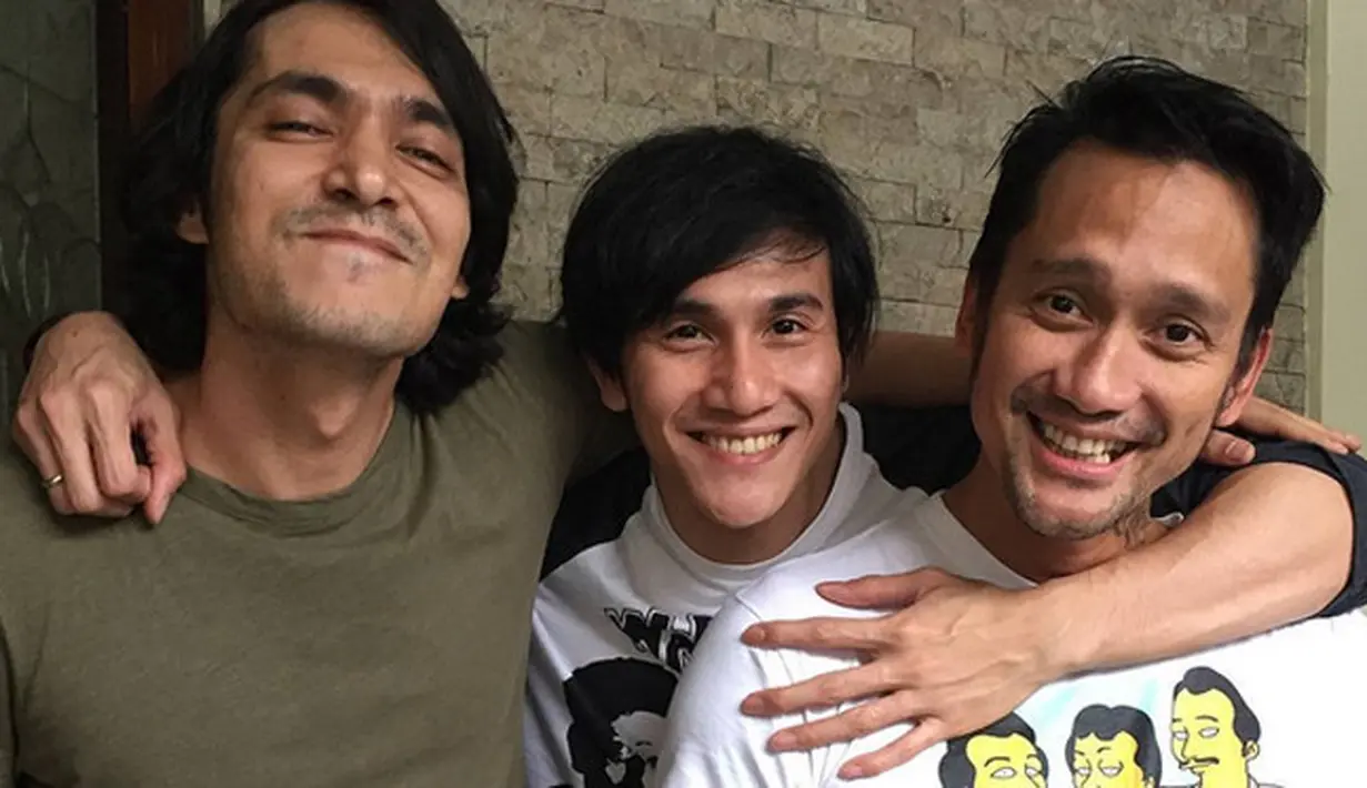 "Saya masih dalam tahap berobat jalan. Tadi pagi ke RSKO untuk pemeriksaan apa gitu lupa namanya. Lalu saya akan CT Scan kepala yang berhubungan dengan syndrome tourette saya," ujar Tora Sudiro di Falcon Pictures, Duren Tiga, Selasa (15/8).