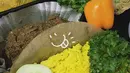 Dia juga mengunggah foto menu makakan yang sudah siap santap. Nasi kuning dan rendangnya tampak begitu menggiurkan! (Foto: Instagram/ bogummy)