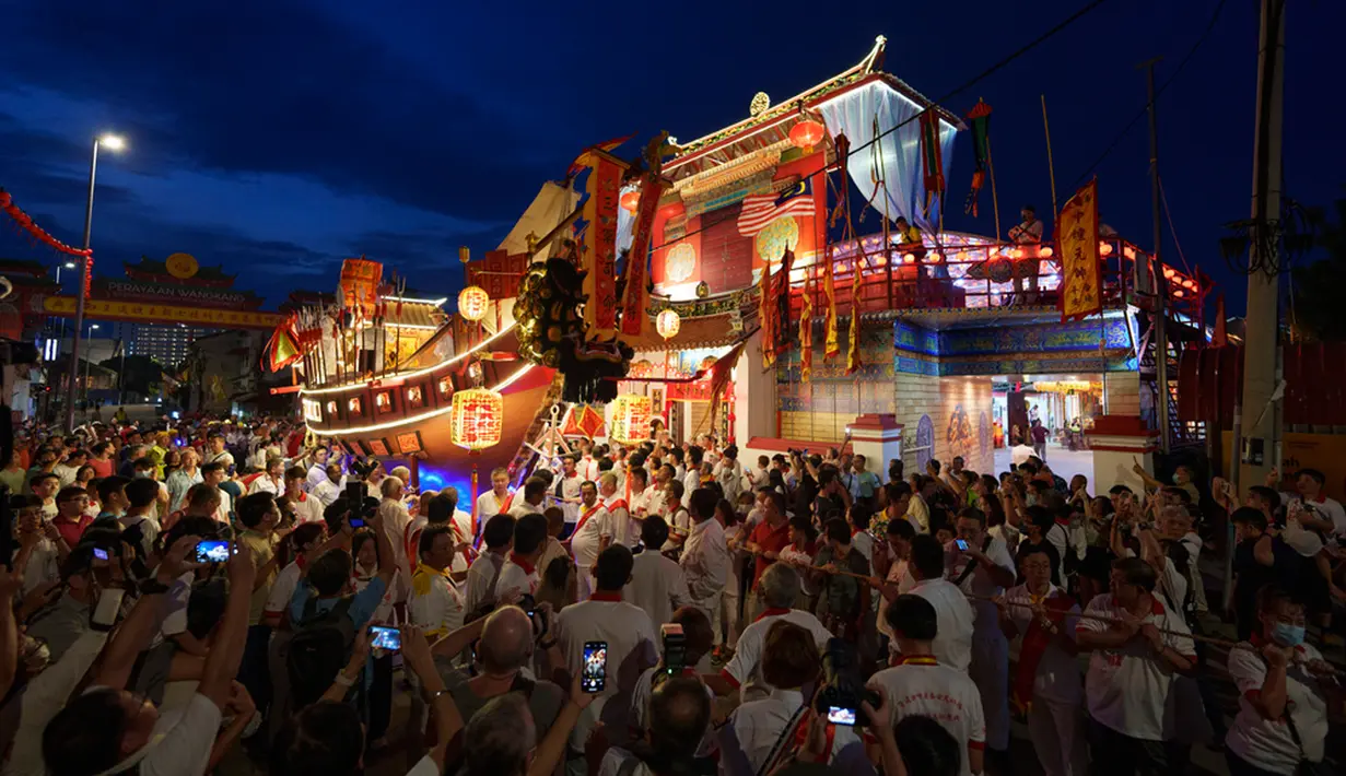 Penyelenggara mengatakan tujuan festival ini adalah untuk membawa kesehatan, perdamaian, kemakmuran dan kebahagiaan bagi negara dan dunia. (AP Photo/Vincent Thian)