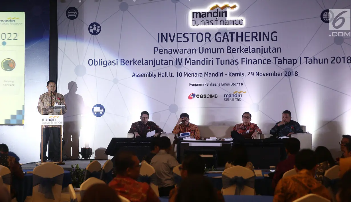 Dirut PT Mandiri Tunas Finance Arya Suprihadi memaparkan kinerja saat Investor Gathering Tahap 1 di Jakarta, Kamis (29/11). Mandiri Tunas Finance menargertkan obligasi Rp 1 triliun melalui Penawaran Umum Berkelanjutan lV. (Liputan6.com/Herman Zakharia)
