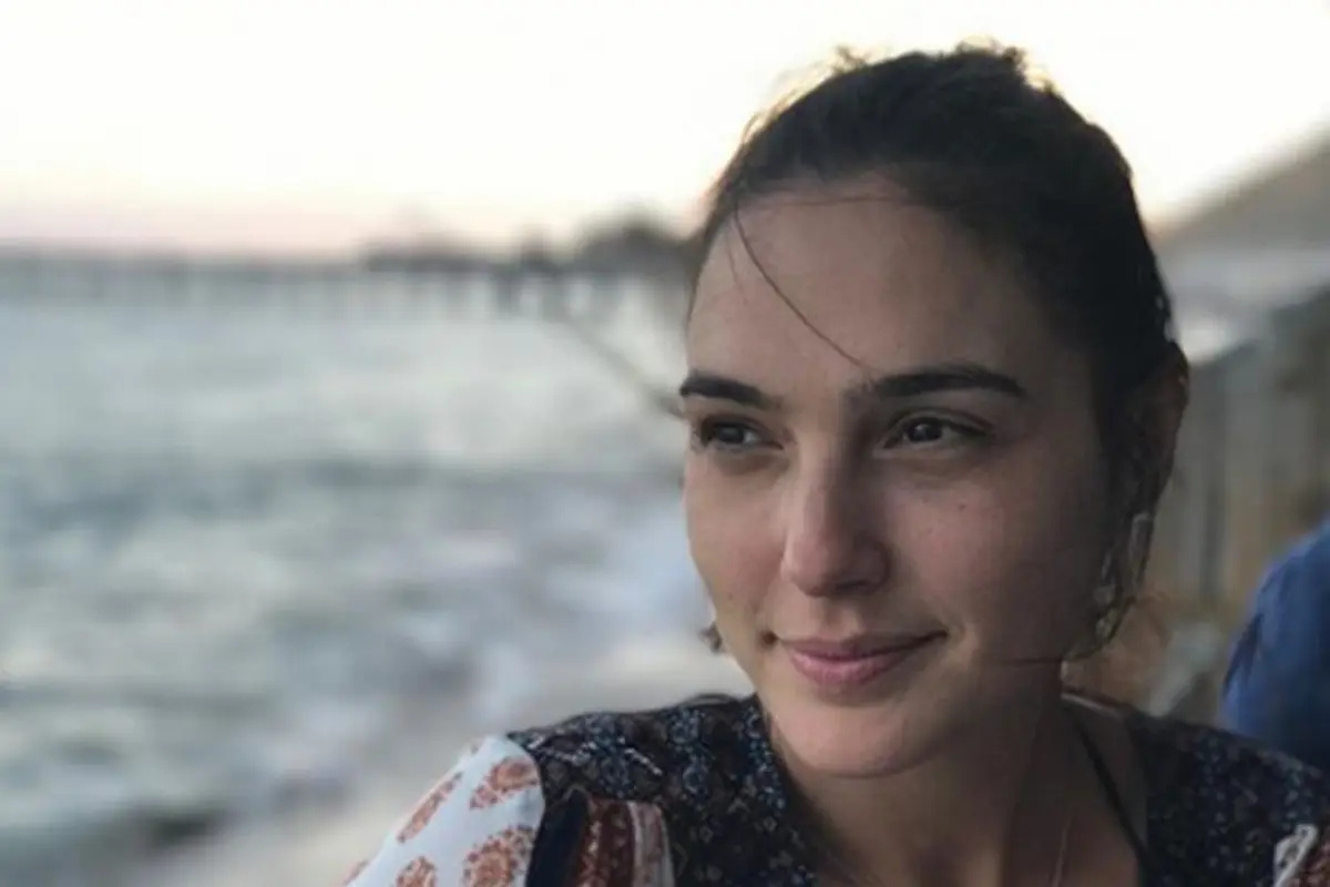 Gal Gadot dan Seleb Hollywood Lain Sering Tampilkan Bare Face