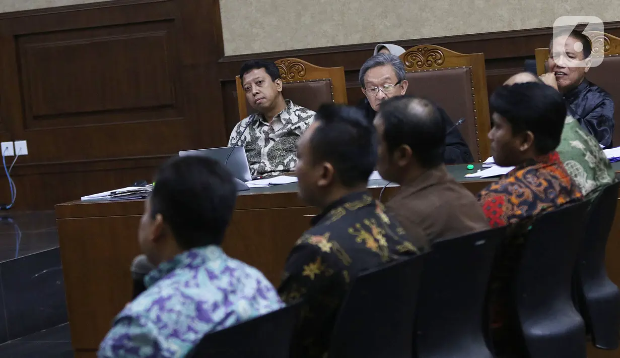 Terdakwa dugaan kasus suap jual beli jabatan di lingkungan Kementerian Agama Romahurmuziy mengikuti sidang lanjutan di Pengadilan Tipikor, Jakarta, Rabu (6/11/2019). Persidangan tersebut mendengarkan keterangan lima saksi yang dihadirkan JPU KPK. (Liputan6.com/Herman Zakharia)