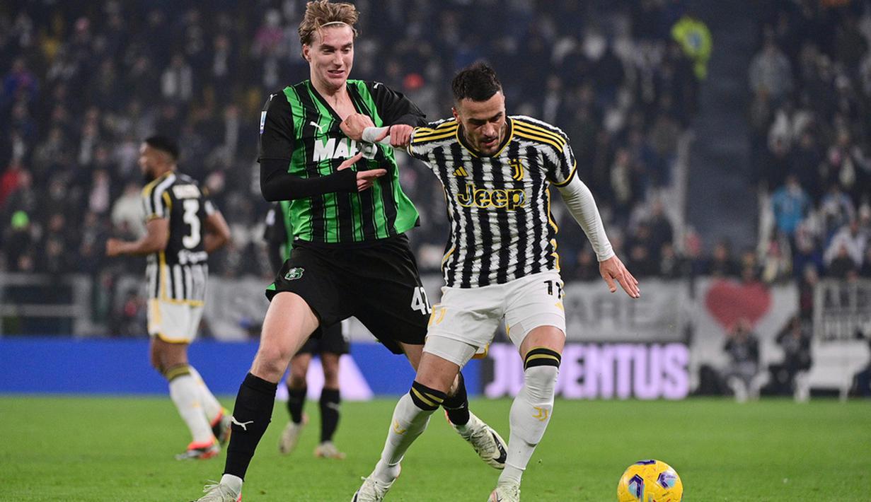 Juventus langsung bermain agresif sejak awal laga, namun rapatnya pertahanan Sassuolo membuat mereka kesulitan memasuki kotak penalti. (Marco Alpozzi/LaPresse via AP)