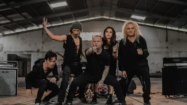 Wiratama bersama Nikhara (https://www.instagram.com/p/CUwc9H4rdrG/)