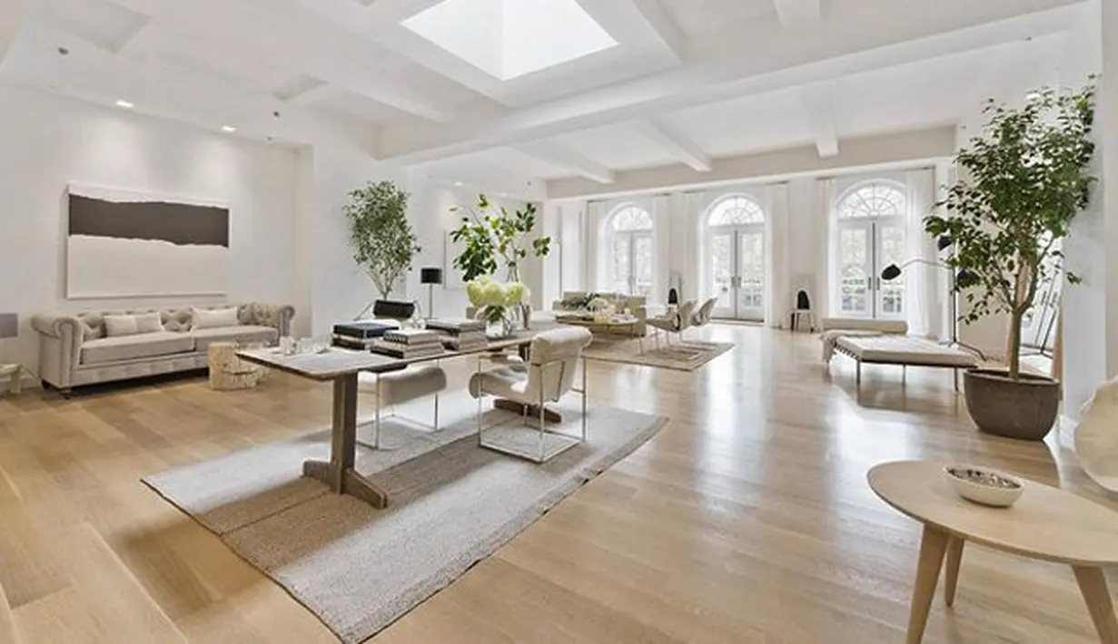 Melansir nytimes.com, warna putih mendominasi rumah mewah tersebut, sehingga menciptakan kesan yang luas bagi penghuninya.  Hal ini tentu membuat siapapun yang masuk ke dalamnya, akan merasakan kenyamanan. (Doc. Nytimes)