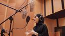 Berhijab, Cita Citata tak menghentikan kariernya di dunia tarik suara. Lihat saja, ia asyik latihan di studio. (Foto: Instagram/@cita_citata)