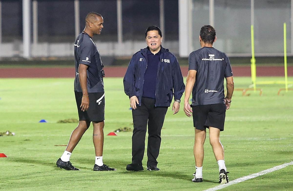 FOTO: Erick Thohir Pantau Langsung Latihan Timnas di Senayan