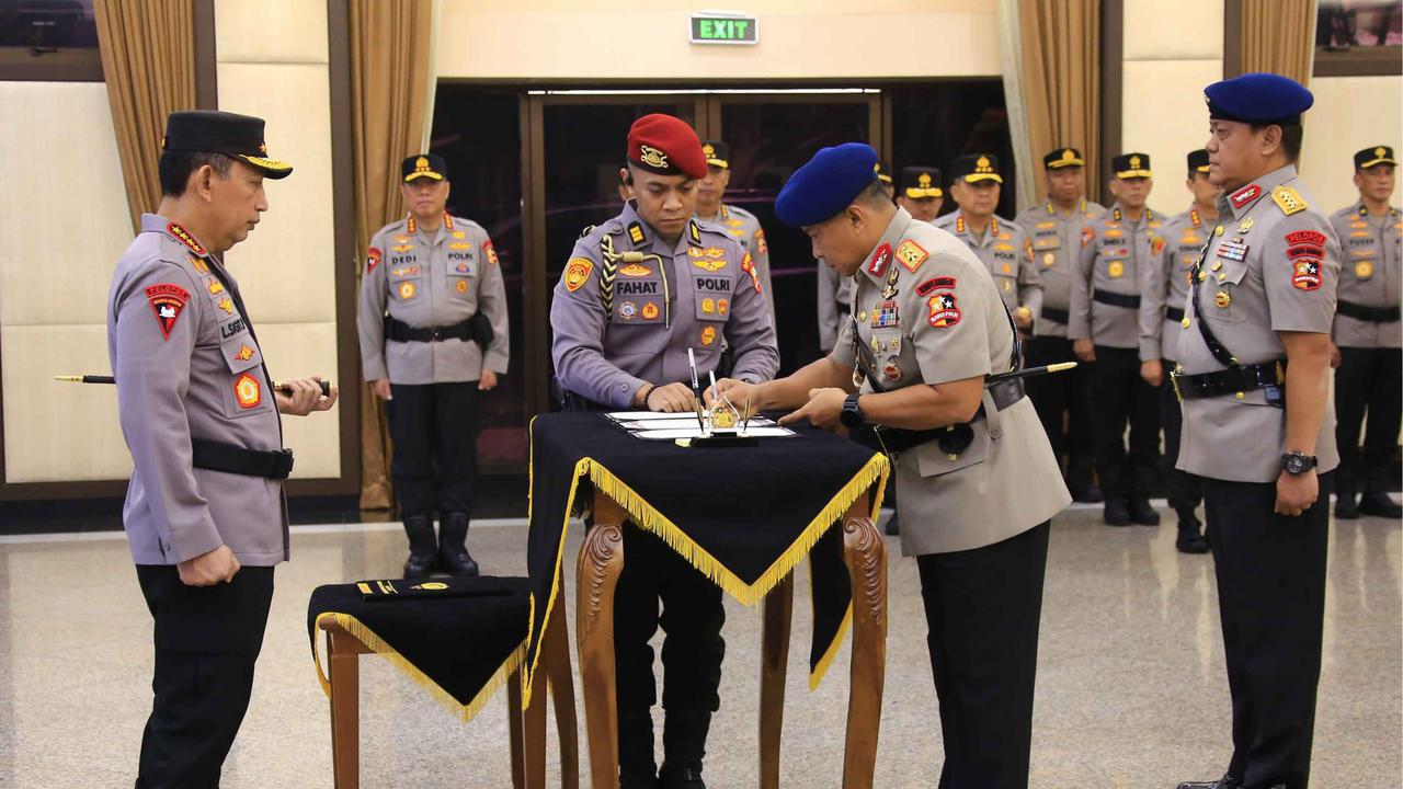 FOTO: Kapolri Lantik Yuda Gustawan sebagai Kabaintelkam, Ramdani Hidayat Pimpin Brimob