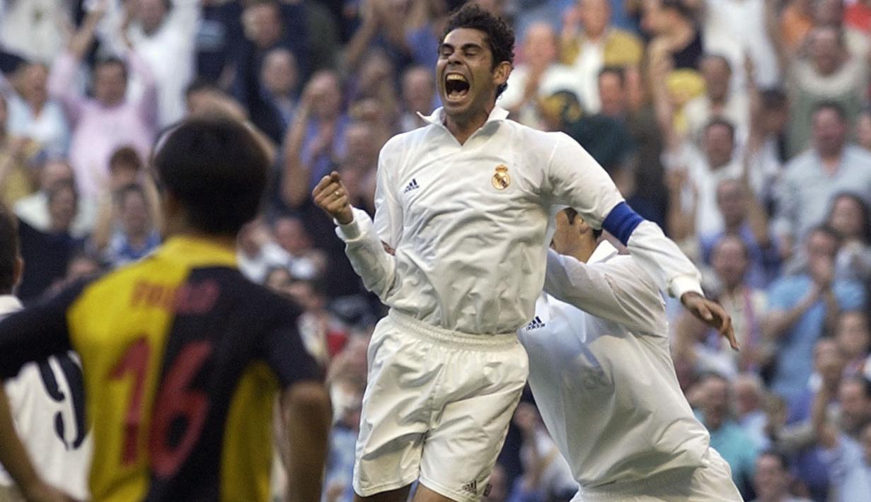 Fernando Hierro merupakan bek tengah legendaris Real Madrid yang sering mencetak gol. Ia telah membukukan kurang lebih 160 gol di semua laga. Tak heran jika dirinya juga pernah cetak hat-trick, yaitu ketika kalahkan Real Zaragoza 3-1 di LA Liga 2017 silam. (Foto: AFP/PIERRE-PHILIPPE MARCOU)