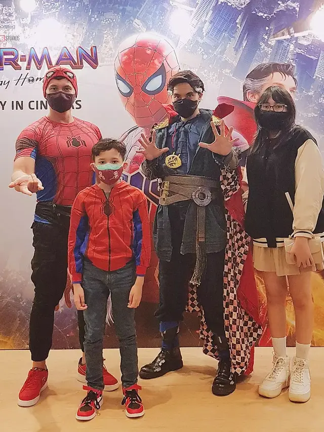 Marcelino Lefrandt nonton film Spider-Man No Way Home (Foto: Instagram/marcelinolefrandt)