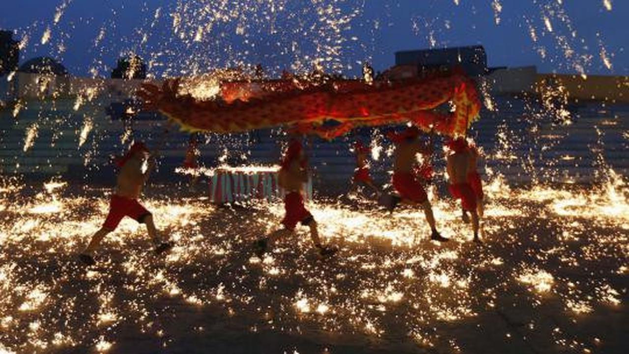 Tarian Naga Api semarakkan Tahun Baru Imlek di Beijing
