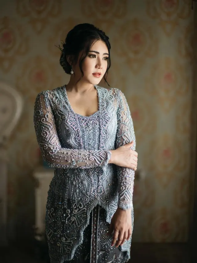 6 Gaya Via Vallen dalam Balutan Kebaya, Tampil Anggun