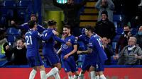Pemain Chelsea merayakan gol yang dicetak Jorginho saat menghadapi Leicester City di Stamford Bridge dalam laga pekan ke-37 Premier League, Rabu (19/5/2021) dini hari WIB. Chelsea menang 2-1 dalam pertandingan ini. (PETER CZIBORRA / POOL / AFP)