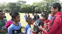 Indra Sjafri Blusukan Cari Pemain Muda Berbakat di Tangsel