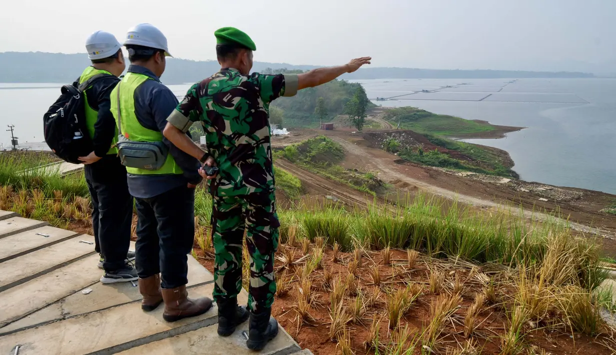 PLTS Terapung Cirata akan menjadi pembangkit energi baru terbarukan dalam skala besar. (BAY ISMOYO/AFP)