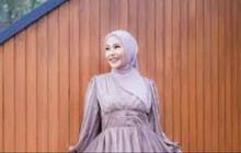 5 Model Dress Kondangan Hijab ala Artis Indonesia, Anggun dan Mewah
