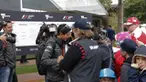 Video suasana di fans zone saat Rio Haryanto tiba di Sirkuit Albert Park, Sabtu (19/3/2016).