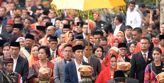 Puncak acara pernikahan adat Kahiyang Ayu dan Bobby Nasution di gelar hari ini Sabtu, (25/11/2017). Acara dimulai pukul 09.00 pagi. Acara digelar di kediaman keluarga Bobby. (Deki Prayoga/Bintang.com)