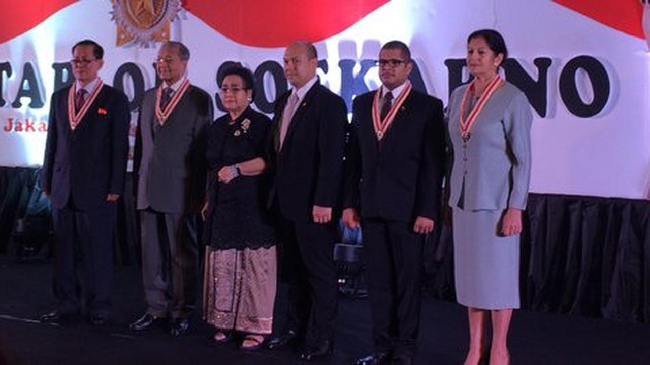 Rachmawati beri penghargaan pada 4 tokoh revolusi internasional